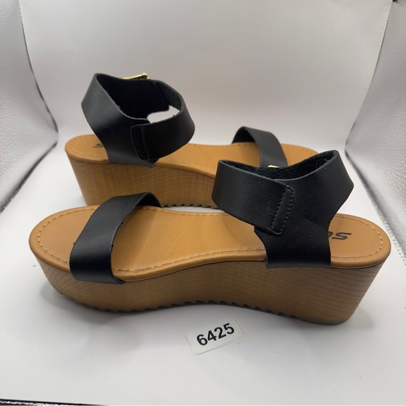 Soda black size 9 block heels 2-1/2 “ great preowned condition 
P-m - Picture 3 of 6